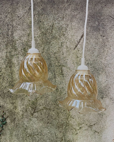 Set van 2 Franse hanglampjes, warm glas