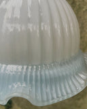 Frans hanglampje, melkglas blauw