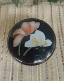 Zwart porseleinen doosje