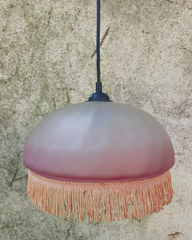 Roze hanglamp met franjes