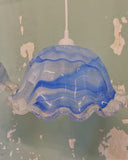 Set van 2 Franse hanglampen, blauw glas