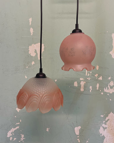 SOLD - Set van 2 Franse hanglampjes, roze